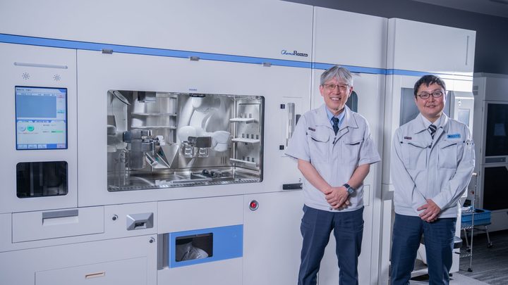 参与药物制剂系统和自动化的人员 制药机器人自动化。